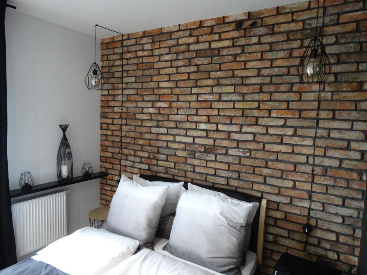 Black&White Apartment Bis - Male Garbary 8 Poznan Bagian luar foto