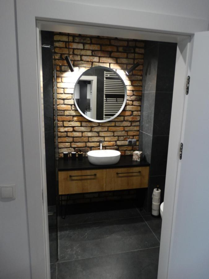 Black&White Apartment Bis - Male Garbary 8 Poznan Bagian luar foto