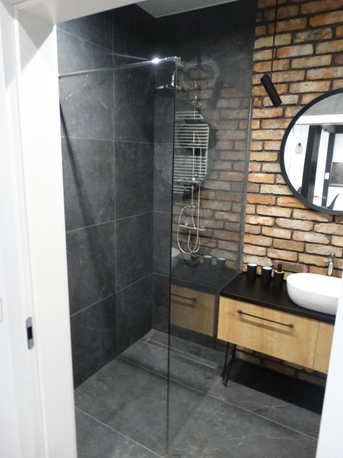 Black&White Apartment Bis - Male Garbary 8 Poznan Bagian luar foto