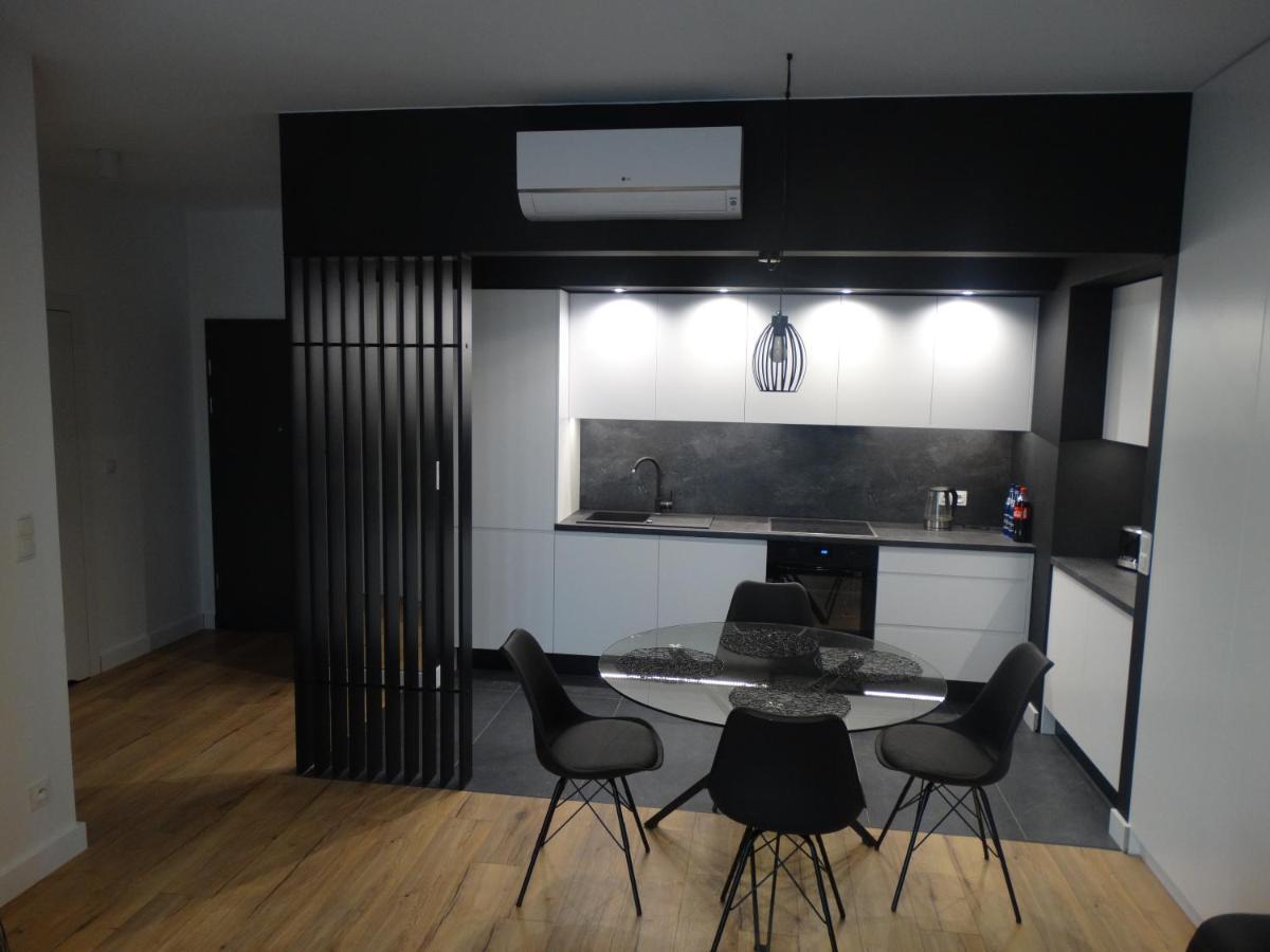 Black&White Apartment Bis - Male Garbary 8 Poznan Bagian luar foto