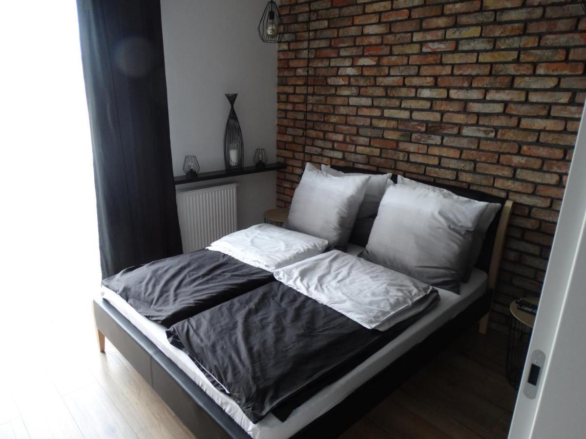 Black&White Apartment Bis - Male Garbary 8 Poznan Bagian luar foto