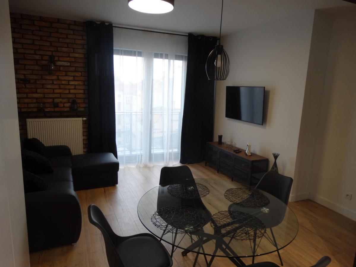 Black&White Apartment Bis - Male Garbary 8 Poznan Bagian luar foto